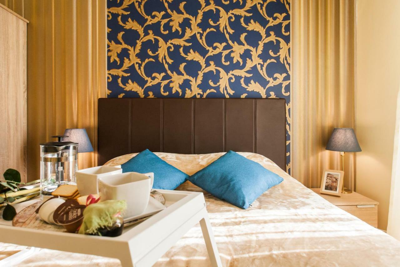 Homestay Private View In Near To Acropolis Metro Station *