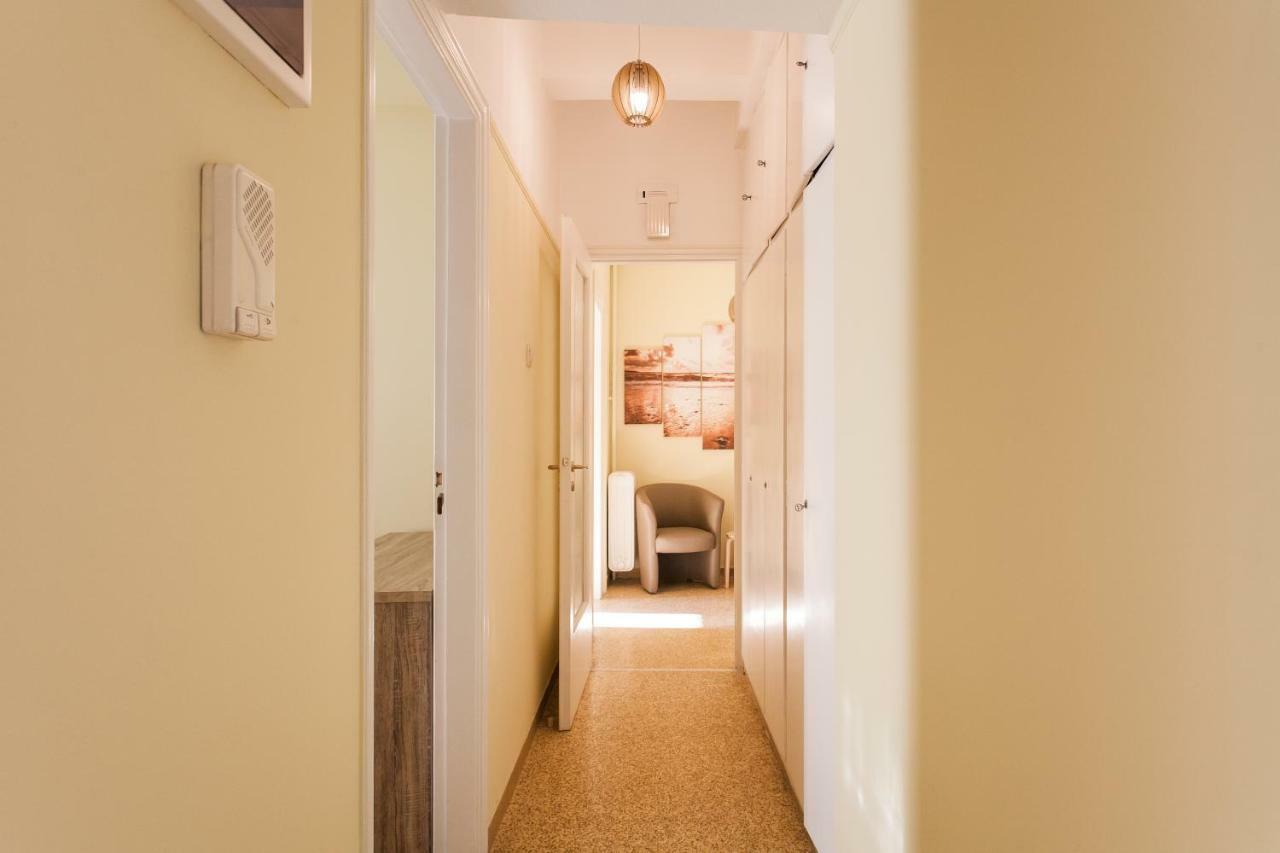 Homestay Private View In Near To Acropolis Metro Station